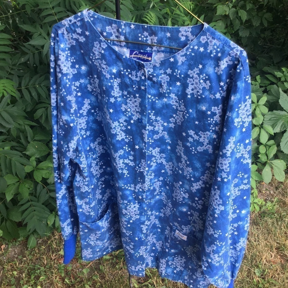 Crest scrubs/ uniform top